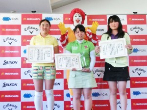 13－14歳の部女子　吉本ひかる（滋賀・湖西中3年）　石井理緒（新潟・本丸中2年）　河野杏奈（東京・松沢中2年）