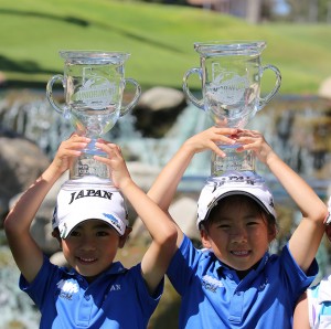 根本悠誠（千葉・小山小１年）と長峰真央（千葉・北貝塚小１年）