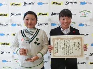 梅津真優美（左）と山田萌結